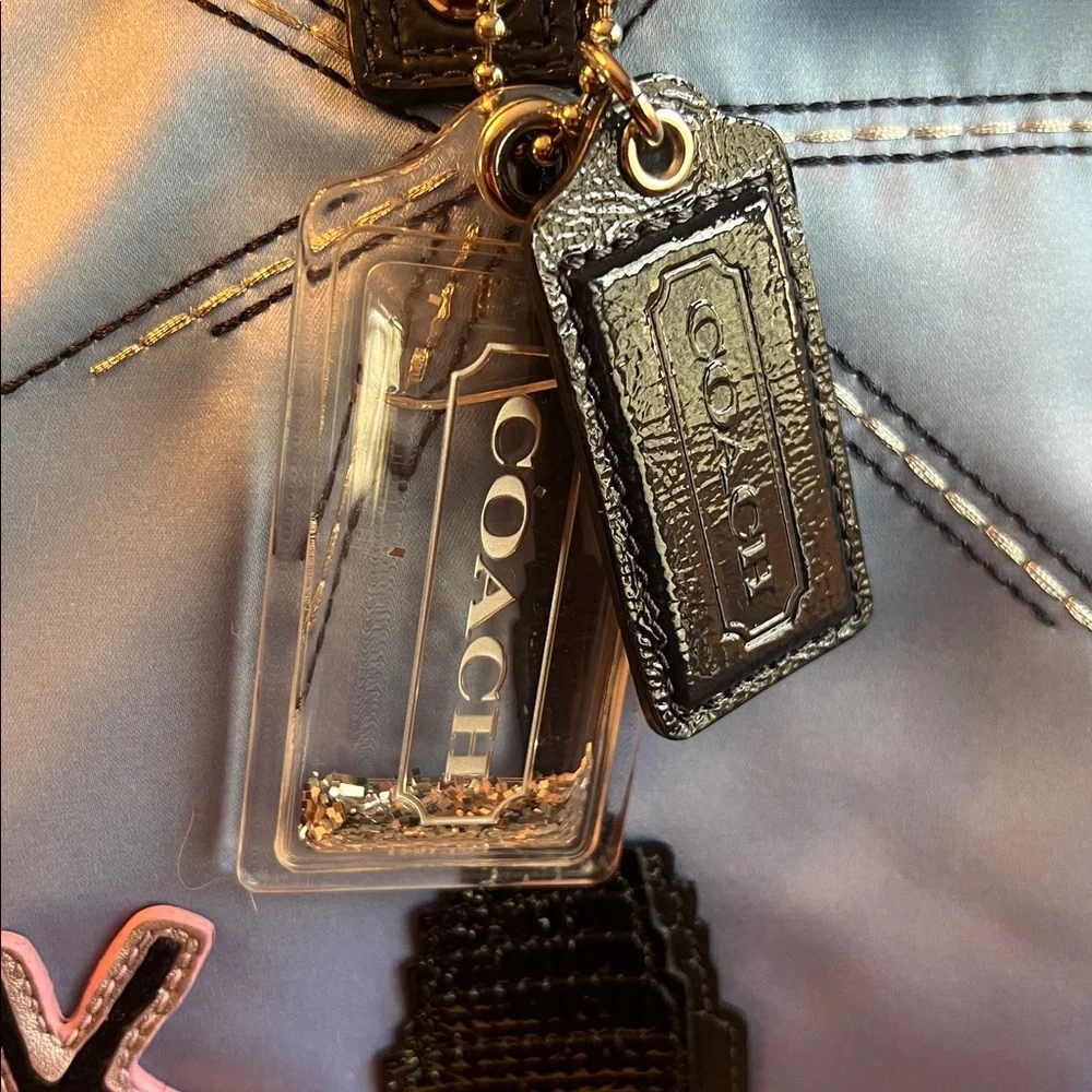 Coach POPPY Lavender to Purple New York City Skyline Tote with Wristlet GUC - Picture 4 of 17